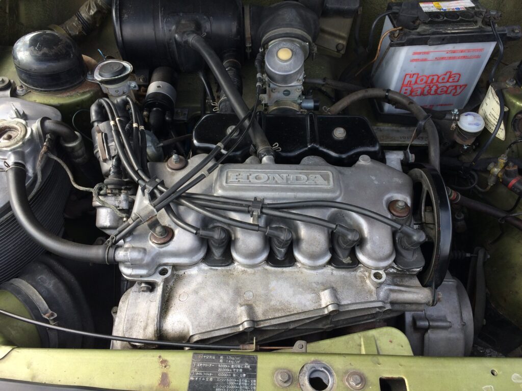 ホンダ1300セダンのエンジン