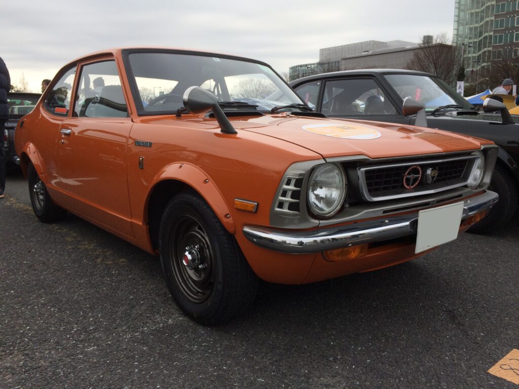 オレンジ色のレビン