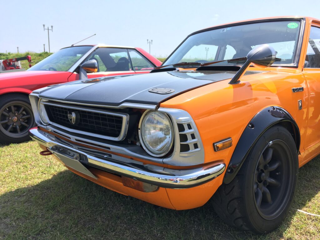 ブアラックアウトしたオーバーフェンダー