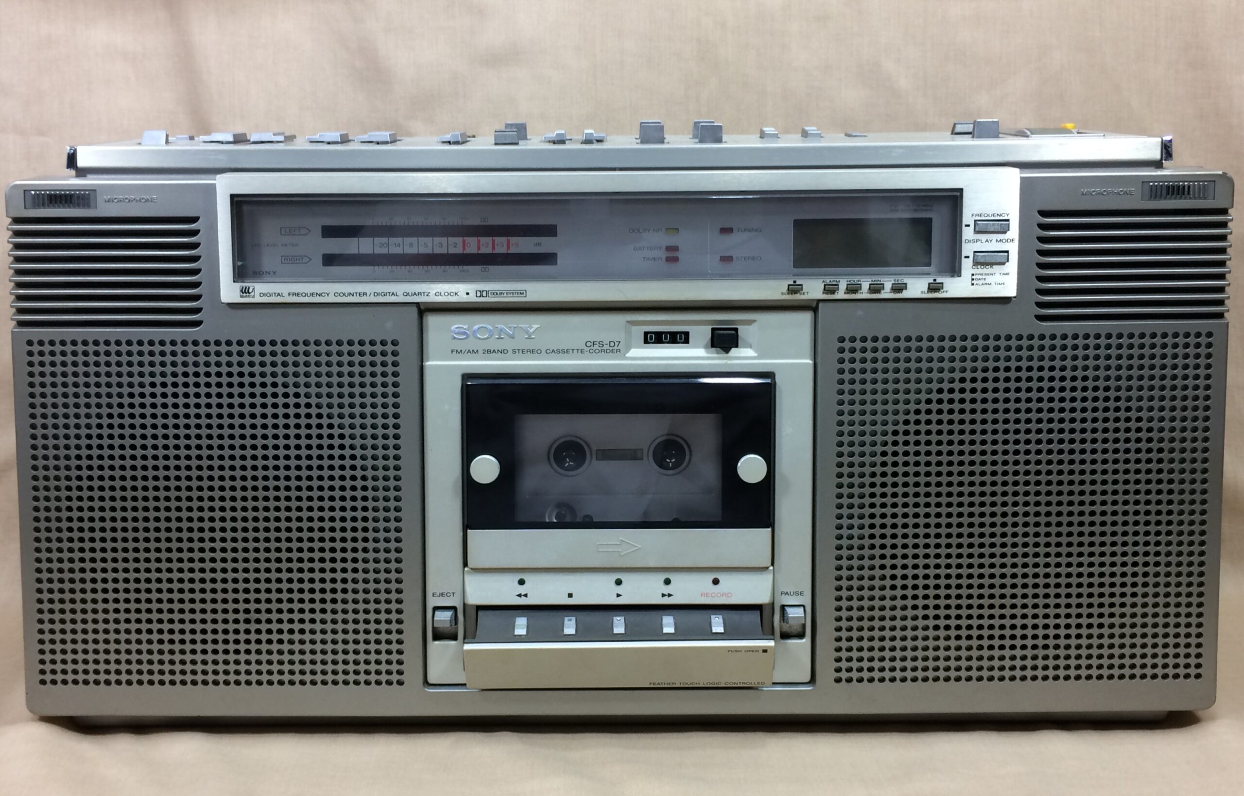 SONY ソニー CFS-D7 レトロ ラジカセ 昭和レトロ SIRI III ソニー CFS-D7 – デジタル時代を予感させる未来派ラジカセ | 【昭和