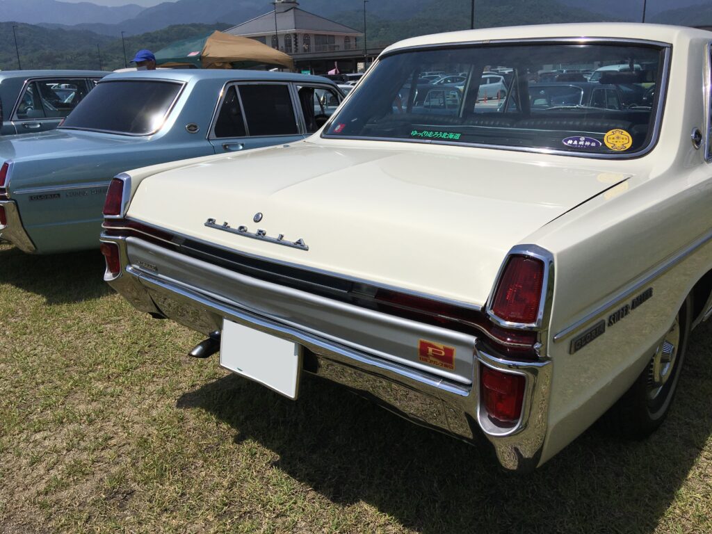 日産グロリア　スーパーデラックス