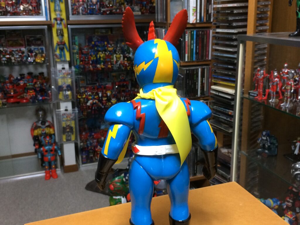 イナズマンの背面