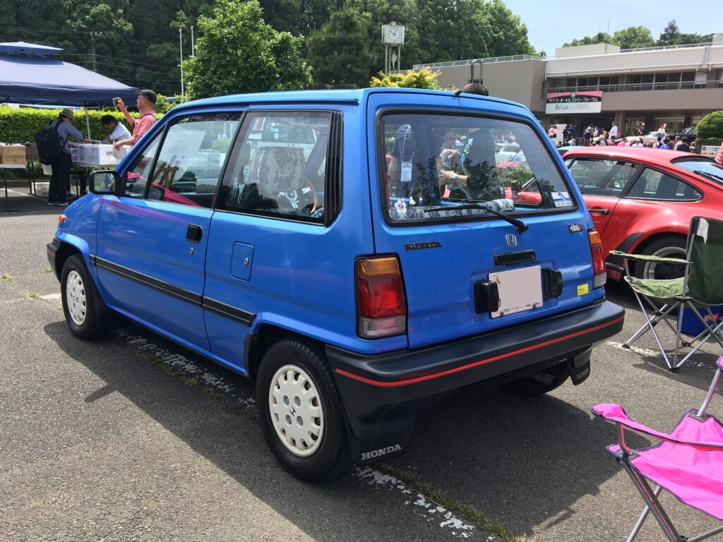 現代のミニバンに通じるプロポーション