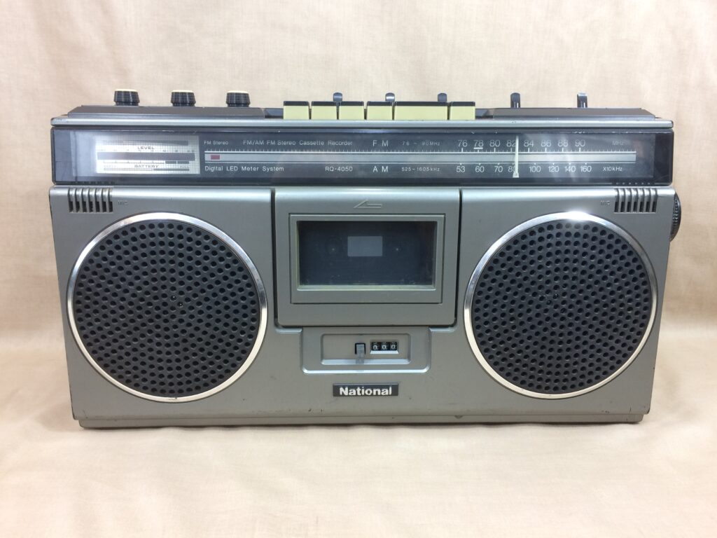 [昭和レトロ】 ナショナル ラジカセ RQ-4050 ナショナル RQ-4050 – LEDレベルメーターを初めて搭載したラジカセ