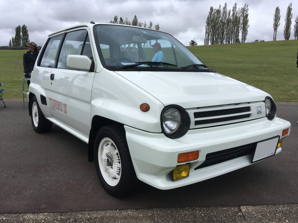 白いホイールもキマッてます