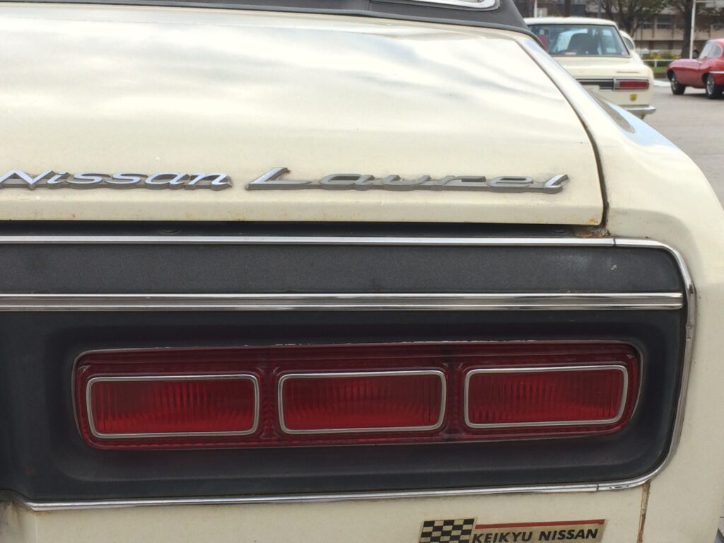 特徴的な流れるウィンカー