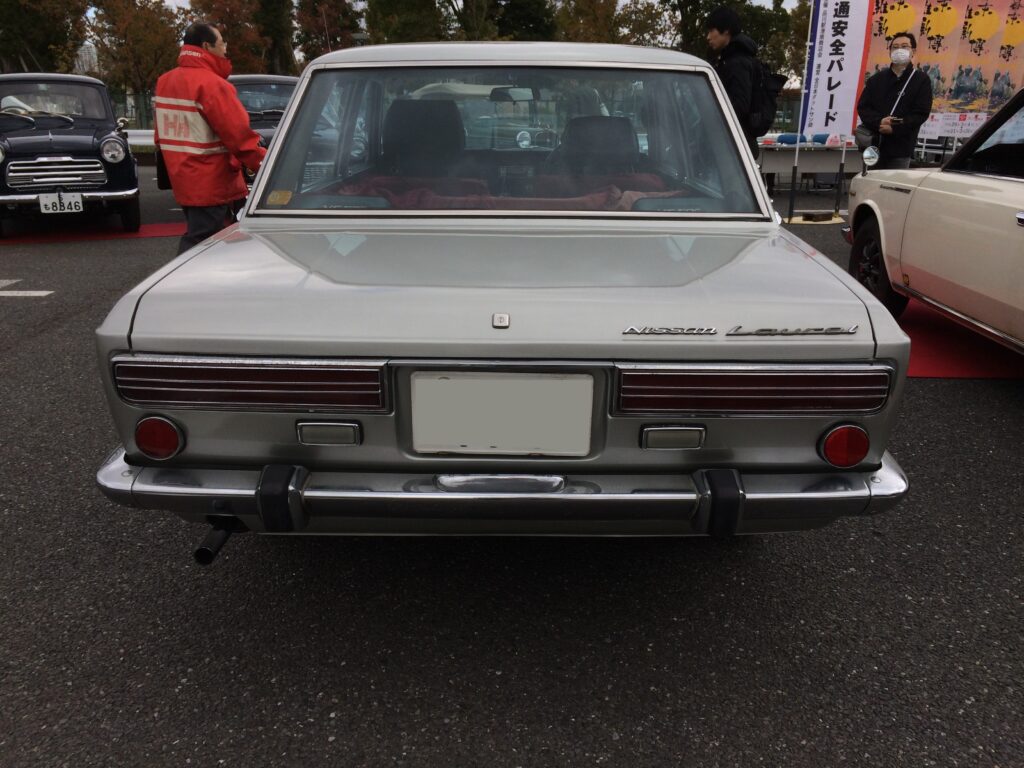 クーペと異なるデザインのウィンカー