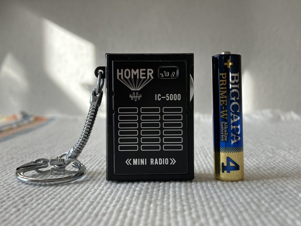 単4乾電池とほぼ同じ高さ